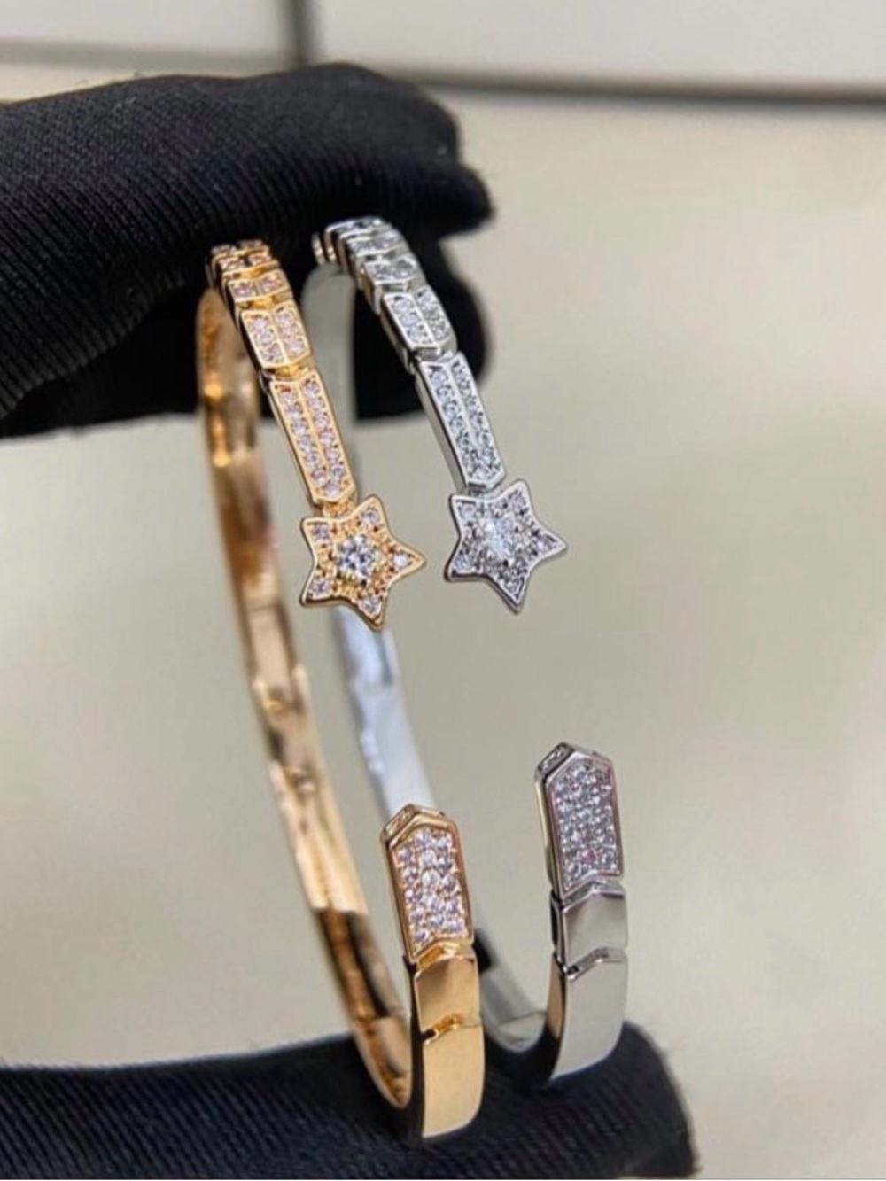 CHANEL COMÈTE CHEVRON BRACELET